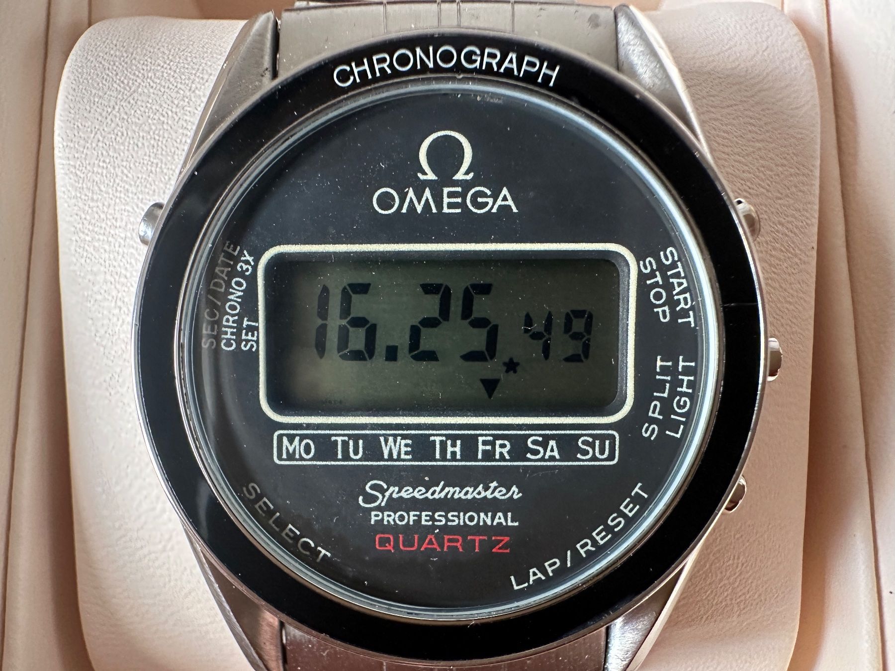 Omega Orologi: Omega Speedmaster Professional LCD Moon Watch 186.0004 – Usato da Matten b. Interlaken venduto da cour13 1