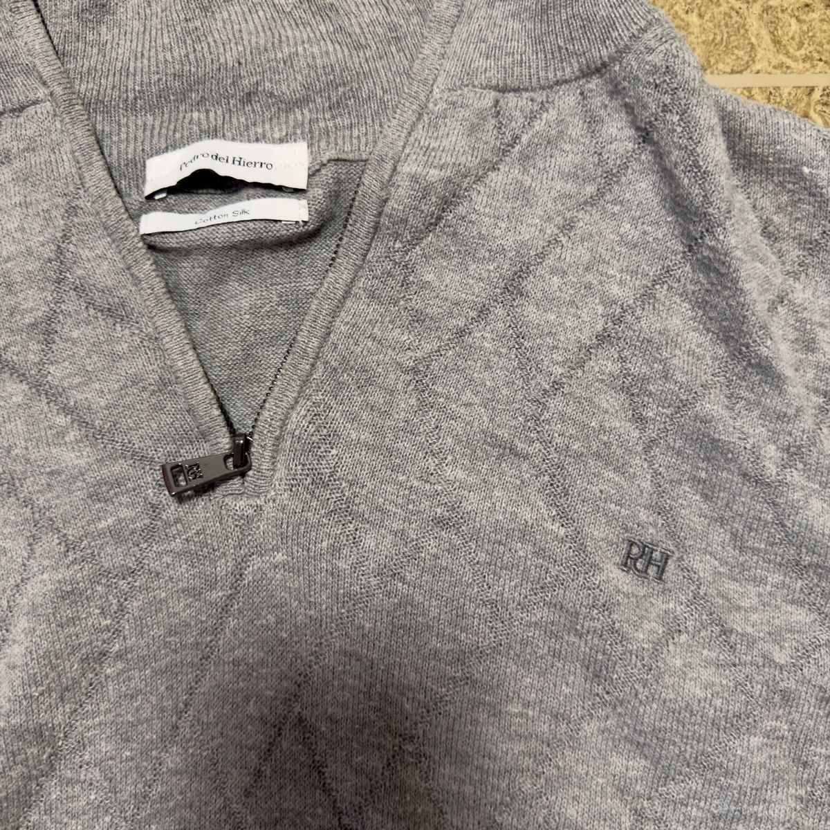 Maglioni & Felpe: Men's Light Grey Pullover Sweater - Perfect for Autumn! – Usato da Bülach venduto da Agixs. 1