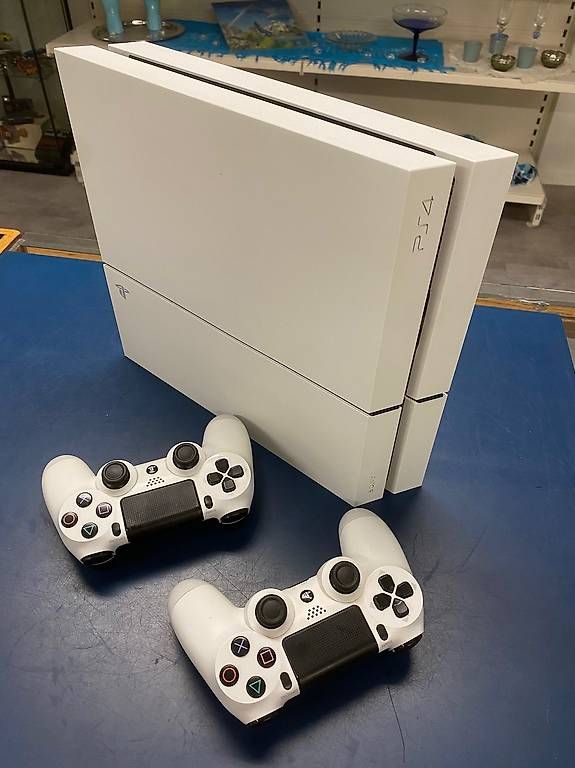 Sony Console: Play Station 4 weiss neuwertig inkl. 2 Controller – Usato da Schaffhausen venduto da Galleria13_Brocki_SH 1
