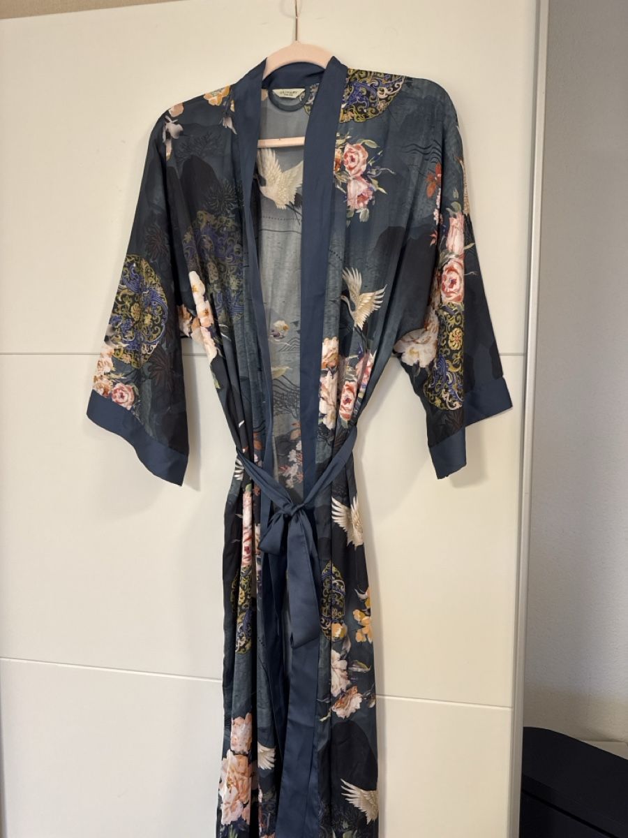 Internationale Kunst: Ulivary Silk kimono robe blue – Gebraucht aus Beringen von Edu-Nati