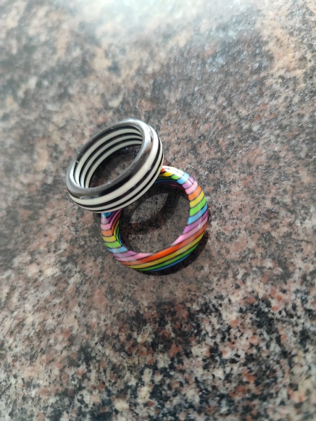 Ringe: 2 Kunststoff -Ringe – Gebraucht aus Madiswil von marmotte63 1