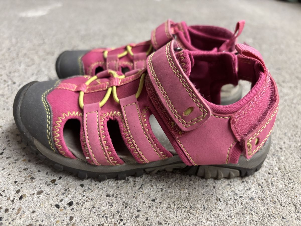 Schuhe für Mädchen: Sandalen pink, Grösse 29 – Gebraucht aus Büren an der Aare von Nikito2001