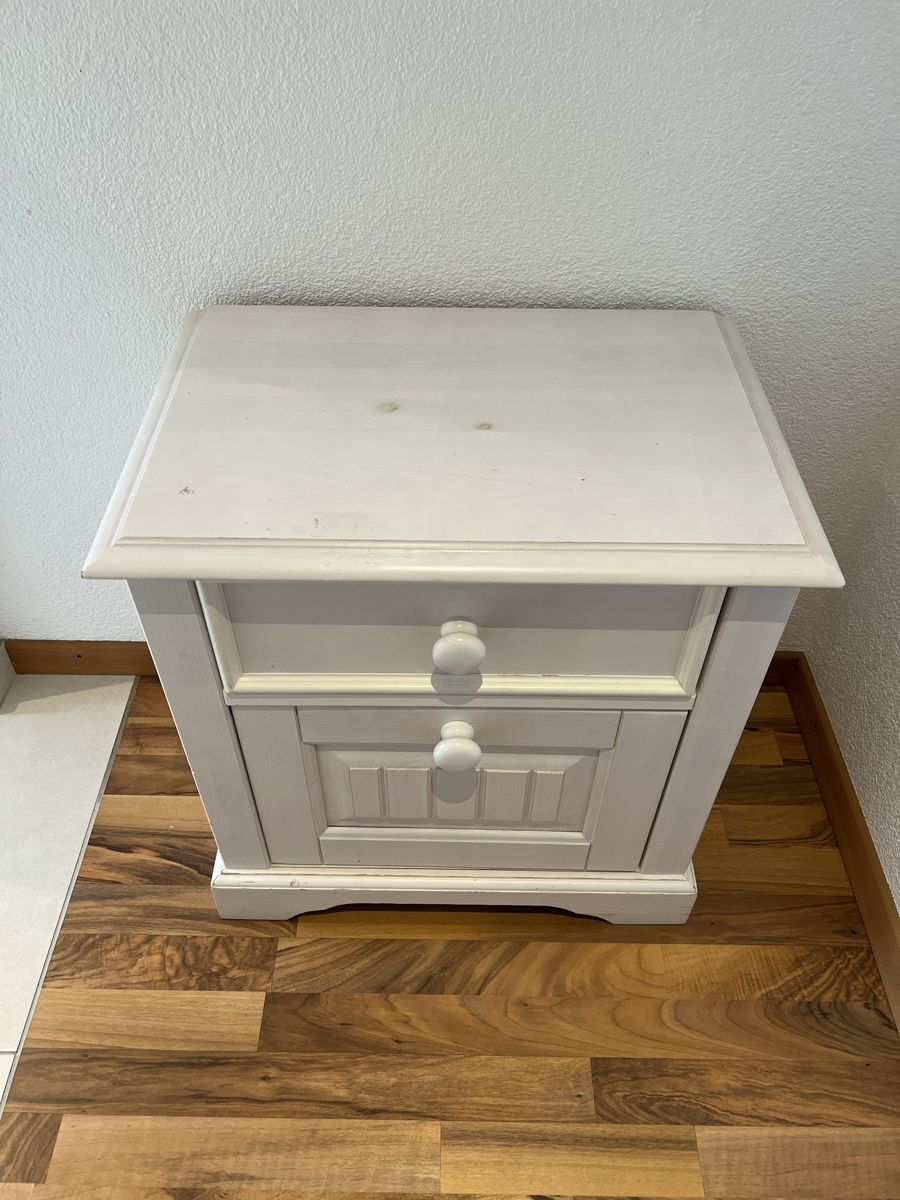 Pfister Nachttische: Nachttisch / Table de chevet – Gebraucht aus La Neuveville von Violette_d 4
