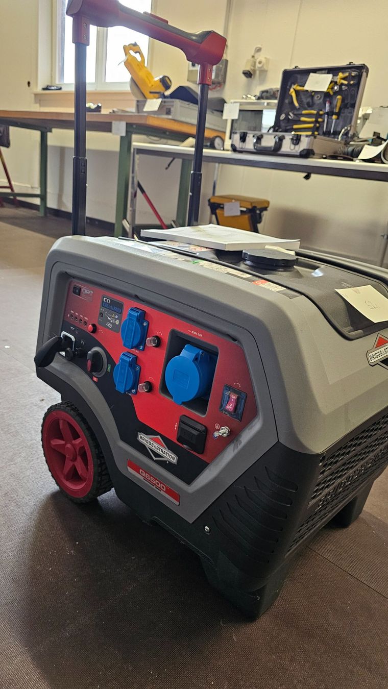 Generatori di corrente: Benzinstromgenerator BRIGGS&STRATTON Q6500 – Usato da Diessenhofen venduto da Osio