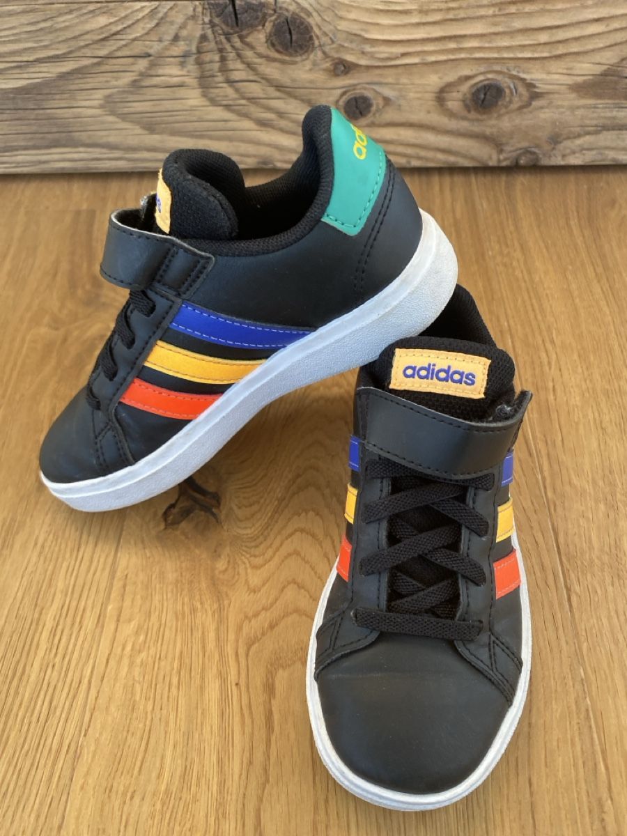 Adidas Scarpe per ragazzi: Baskets Adidas enfant pointure 28 – Usato da Riaz venduto da lae_w8v5