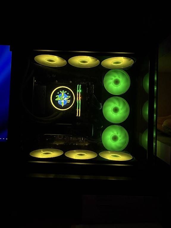 PC: Gaming pc mit Tastatur und maus – Usato da Zürich venduto da mar_xh6j 1