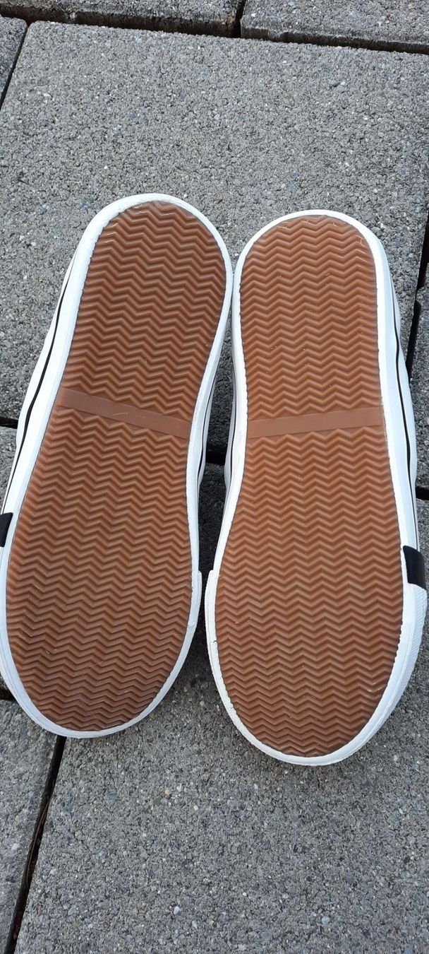 Scarpe per ragazze: Kinderschuhe Gr.30 – Usato da Kirchberg SG venduto da renali 3