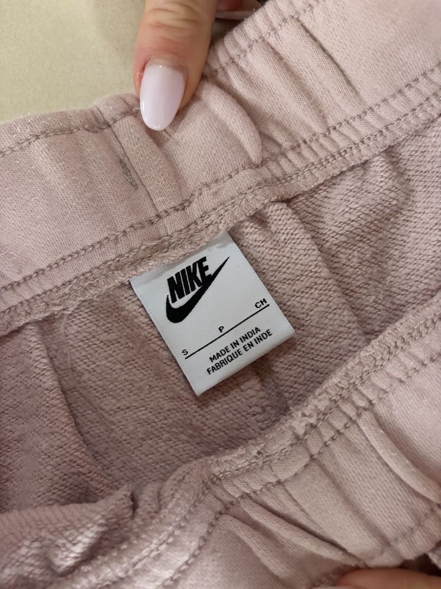 Nike Pantaloni: Pantalon de jogging Nike rose clair - Taille S - Doux! – Usato da Vouvry venduto da Prune-el 2