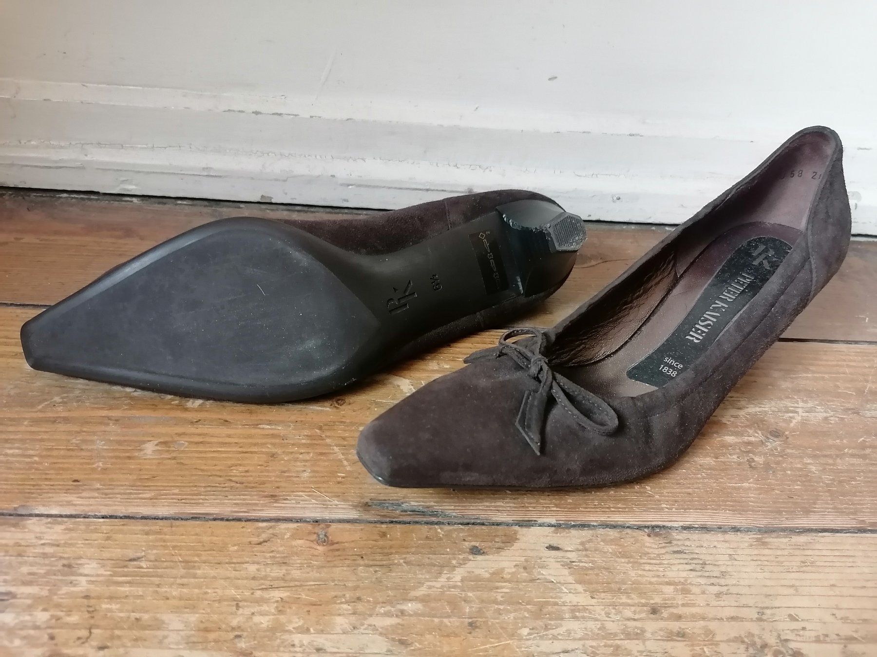Kaiser Scarpe da donna: Peter Kaiser, Wildleder dunkelbraun, Grösse 6 1/2 – Usato da Basel venduto da Melodrom 1