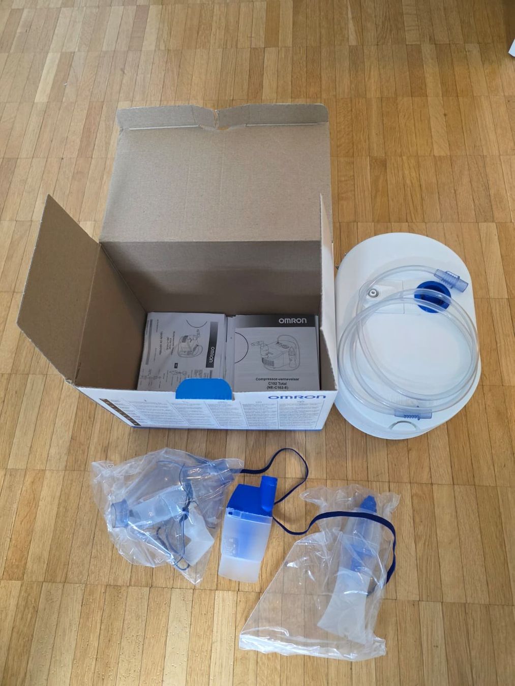 Omron Attrezzature mediche: OMRON C102 Total - 2-in-1-Inhalationsgerät – Usato da Münchenbuchsee venduto da penny9 1