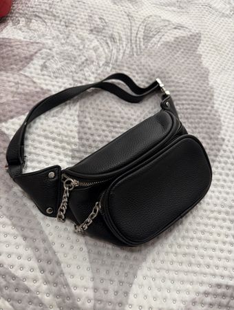 Gürteltasche schwarz mit Kettendetail guter Zustand