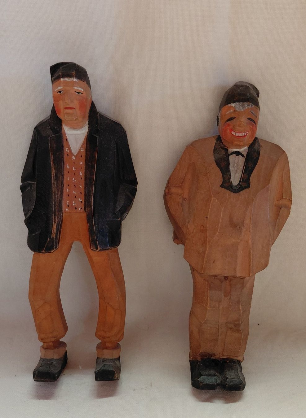 Statuette: 2  Holzfiguren handgeschnitzt bemalt – Usato da Trogen venduto da Limboo 1