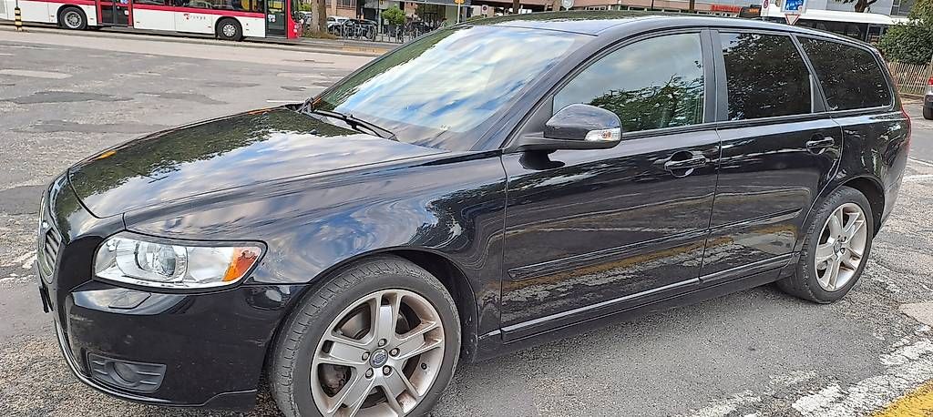 Autos: Volvo V50  2.0 DExpertisé(MFK)08.06.2026 – D'occasion à Yverdon-les-Bains par bas_t6qk 4