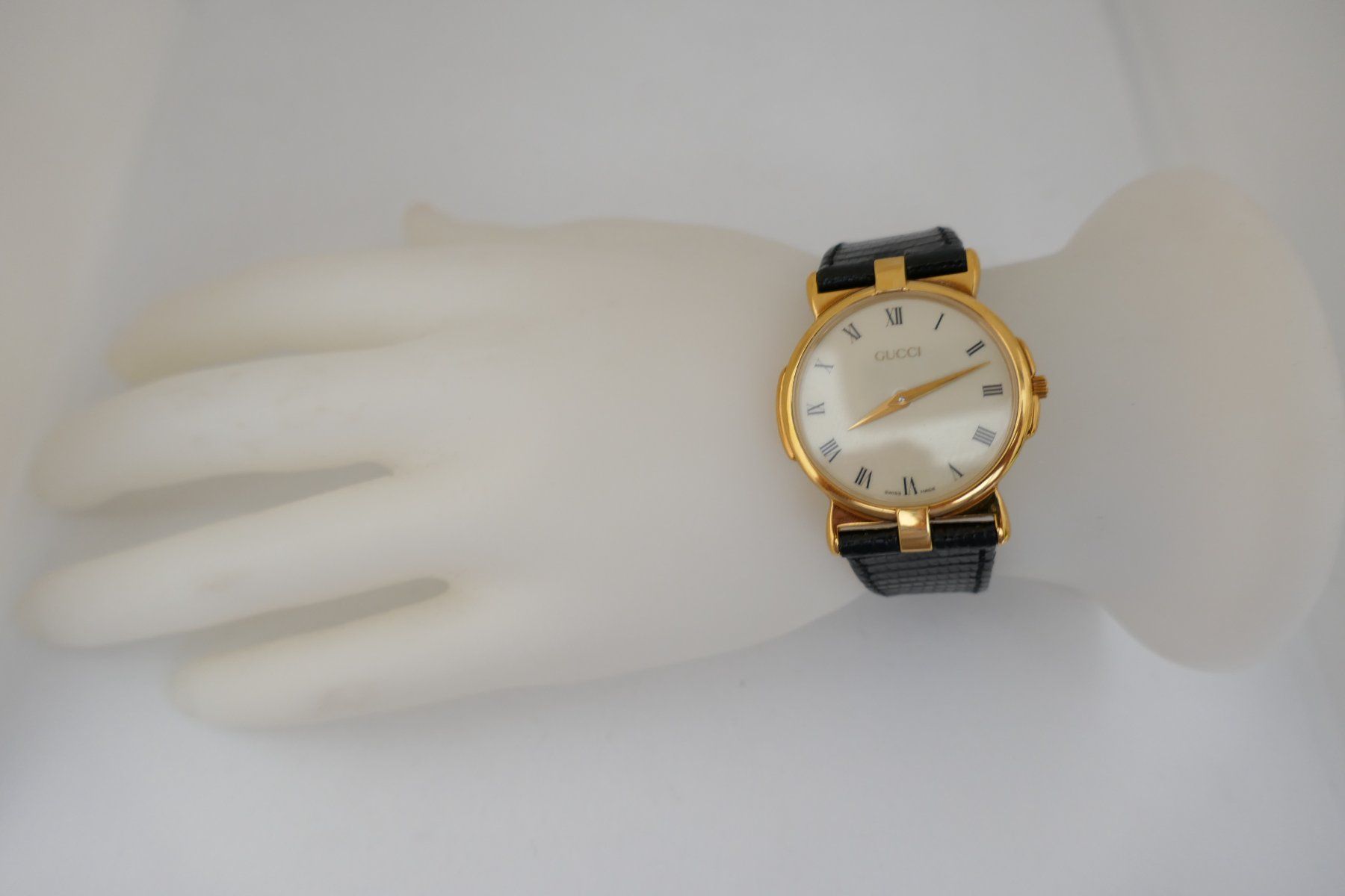 Gucci Orologi: Gucci Armbanduhr vergoldet – Usato da Muttenz venduto da einfach-schoen