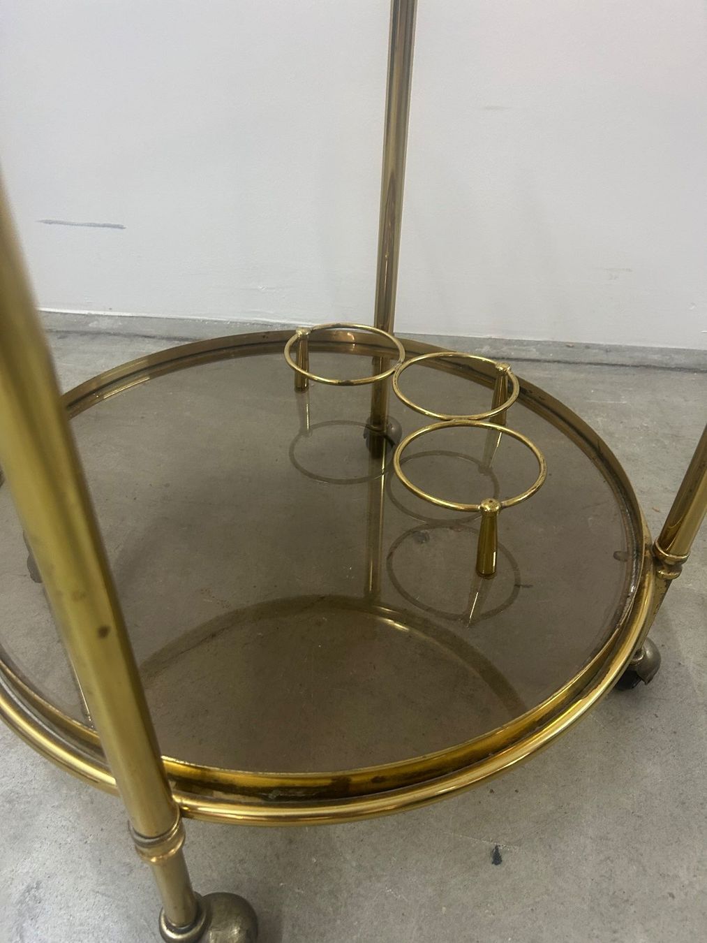 Carrelli di servizio: Servicewagen Maison Jansen Stil Messing Rauchglasplatte – Usato da Zürich venduto da Levelart 5