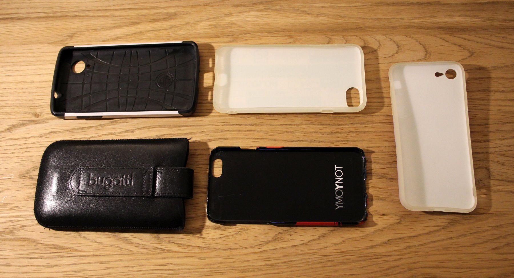 Bugatti Cover & Protezioni schermo: Etuis und Covers z.B. Bugatti, Spigen – Usato da Münchenbuchsee venduto da Chaoo 1