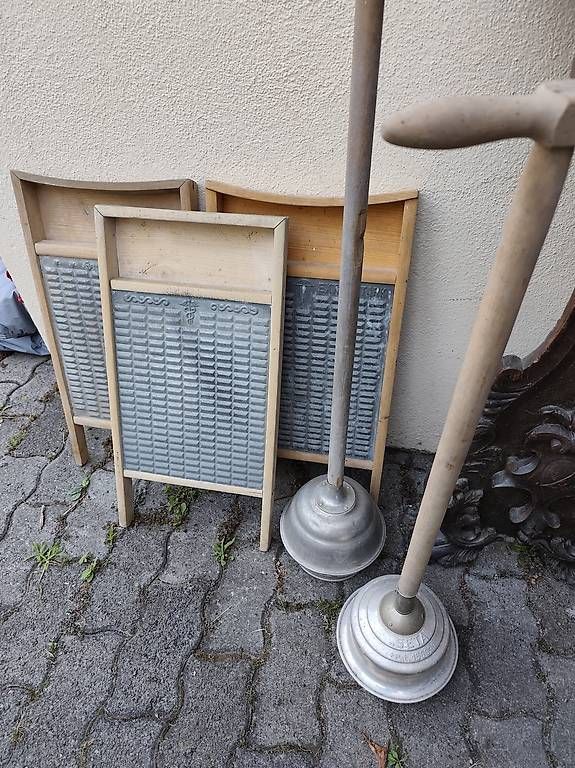 Carrozzine per bambole: Antik Konsolentisch Waschrett Kinderwagen – Usato da Flüelen venduto da Siro3 2