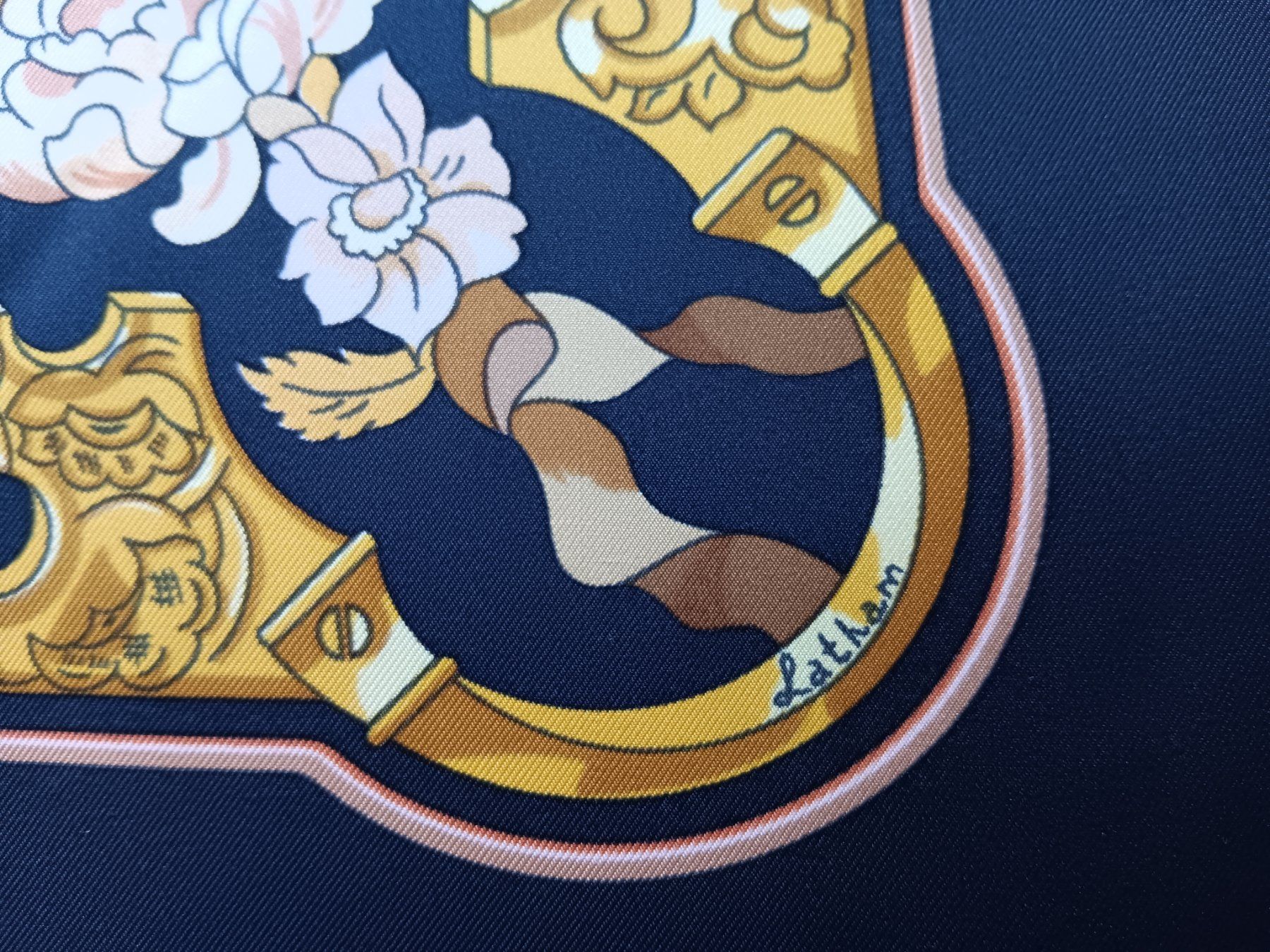 Hermès Foulard & Sciarpe: HERMES "COPEAUX" CARRE 90 CM – Usato da Cossonay-Ville venduto da Les_1001_perles 2