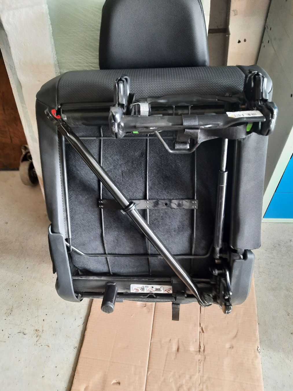 VW Accessori per altri veicoli: VWT6 2er Sitzbank neu, Leder – Nuovo (secondo la descrizione) da Niederuzwil venduto da Luksa2208 5