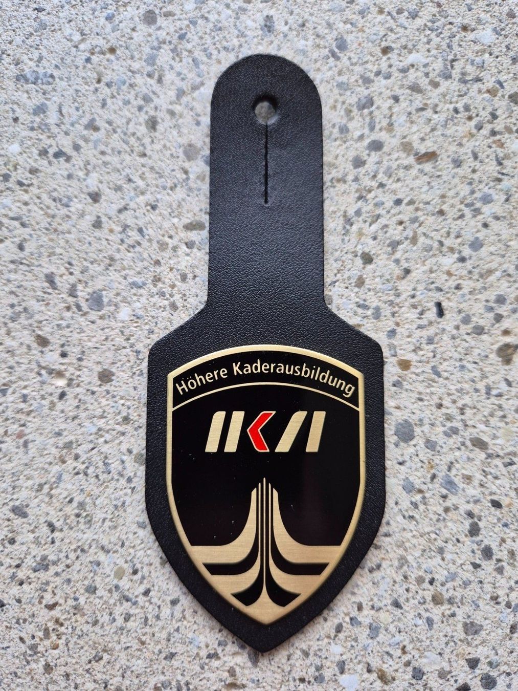 Schweizer Armee Placchette & Badge: *** Brustanhänge IK A Höhere Kaderausbildung  ***  – Nuovo e nell'imballaggio originale da Riedholz venduto da fr_sIruP