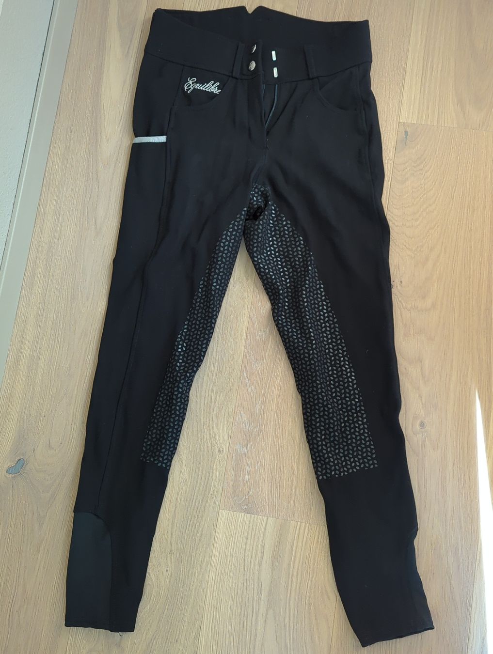 Lotti di vestiti: Reitset: Helm, Reitstiefeletten, Chaps, Hose – Usato da Niederscherli venduto da lacana._ 2