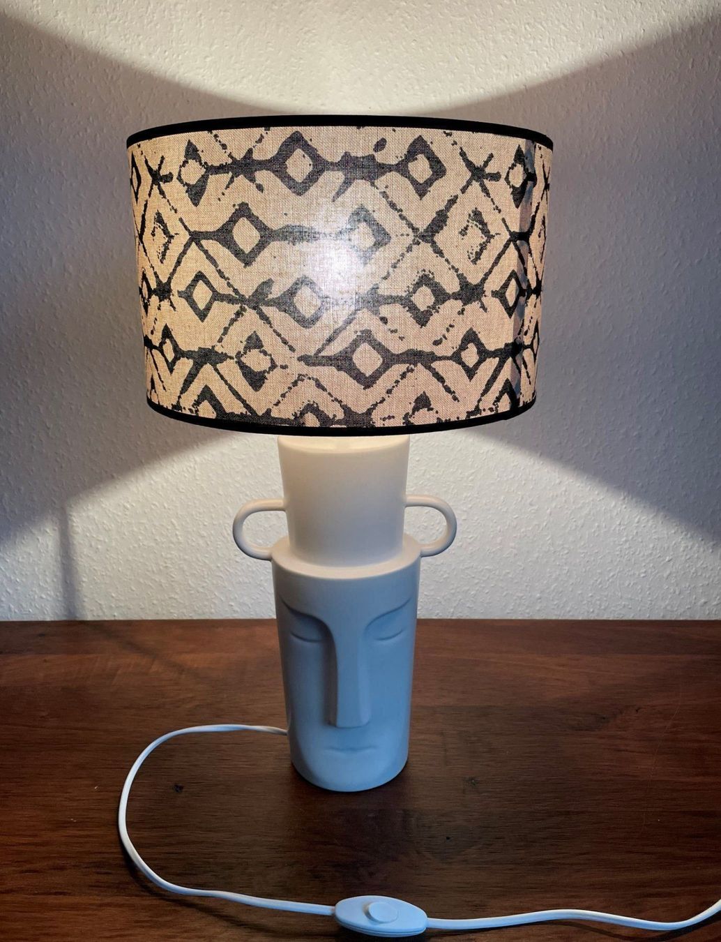 Lampen: Tischleuchte aus Keramik, Modell Moai – Neu und originalverpackt aus Erlen von casaterra 2