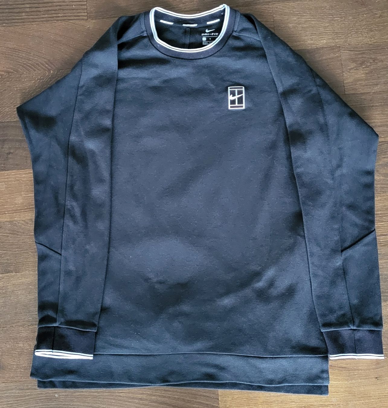 Nike Maglioni & Felpe: Nike Tennis Sweater schwarz L – Usato da Unterseen venduto da rej_lnk9