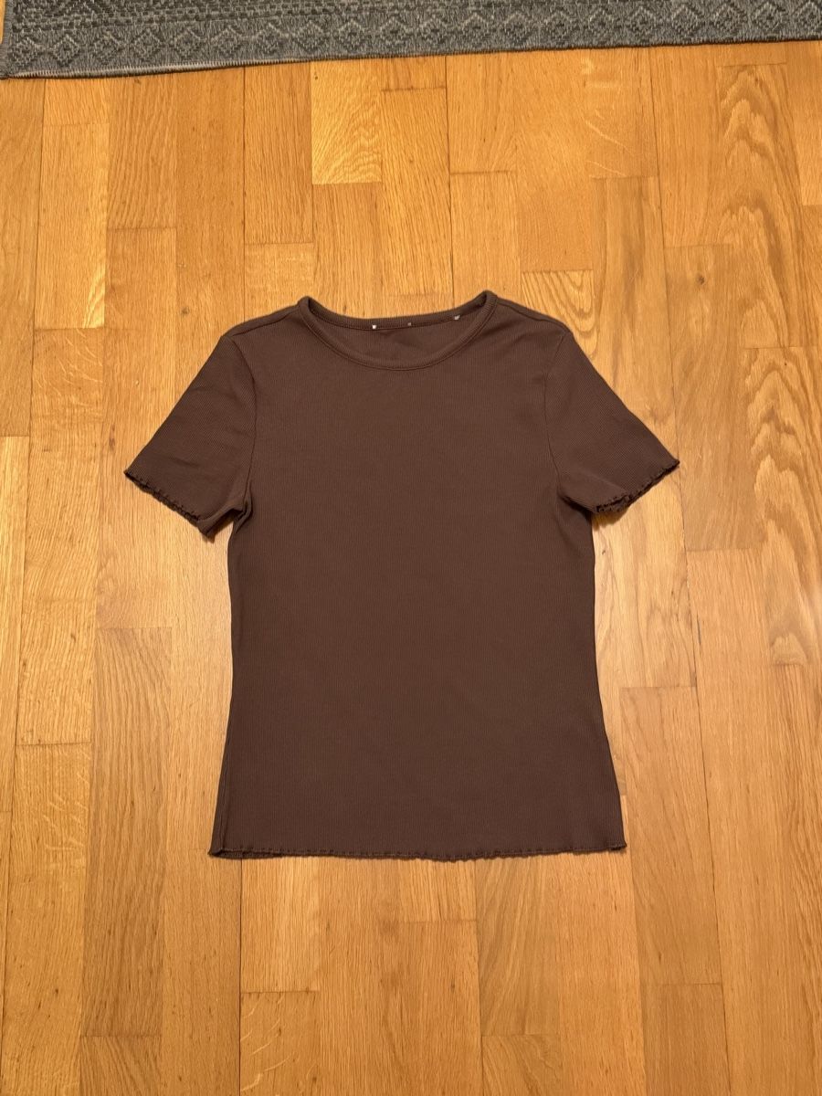 H&M T-shirts: T-Shirt H&M Braun Grösse S. – D'occasion à Adliswil par StephanieAnnina 1
