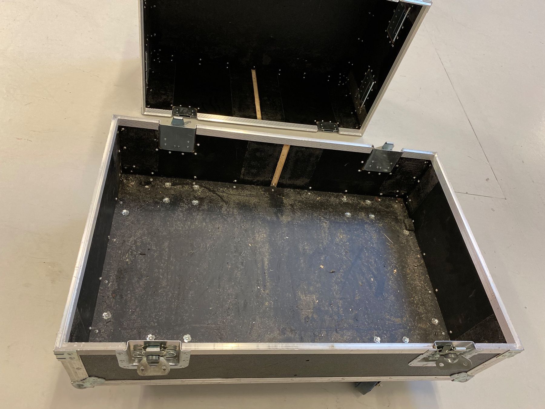 Altri accessori: Flightcase mit Rollen (19-Zoll-Rack-Einschub) – Usato da Eschlikon TG venduto da ArtRec 5
