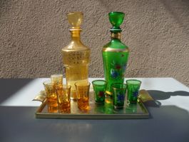 1carafe jaune et 4verres ,1carafe verte et 6verres +1plateau