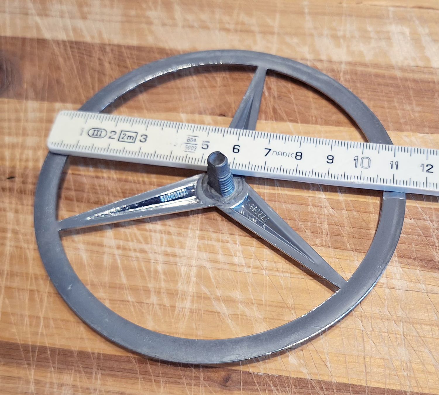 Mercedes-Benz Tutti pezzi di ricambio auto: Mercedes Benz W123 Emblem – Usato da Triesen venduto da BLACKSHEEP75 5