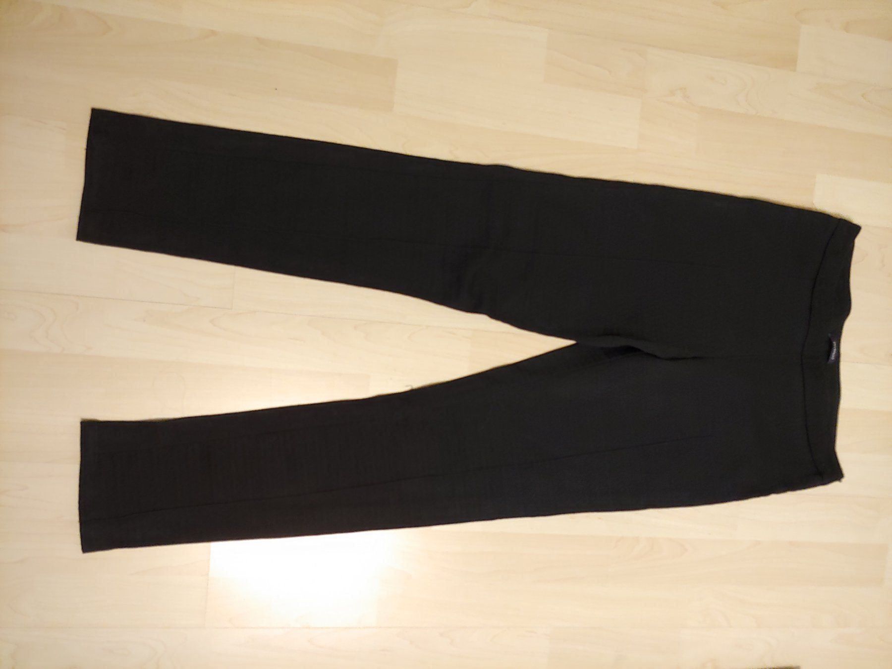 Promod Pantaloni: Schwarze Stoffhose von Promod, Gr. 36 – Usato da Suhr venduto da andreas_2008