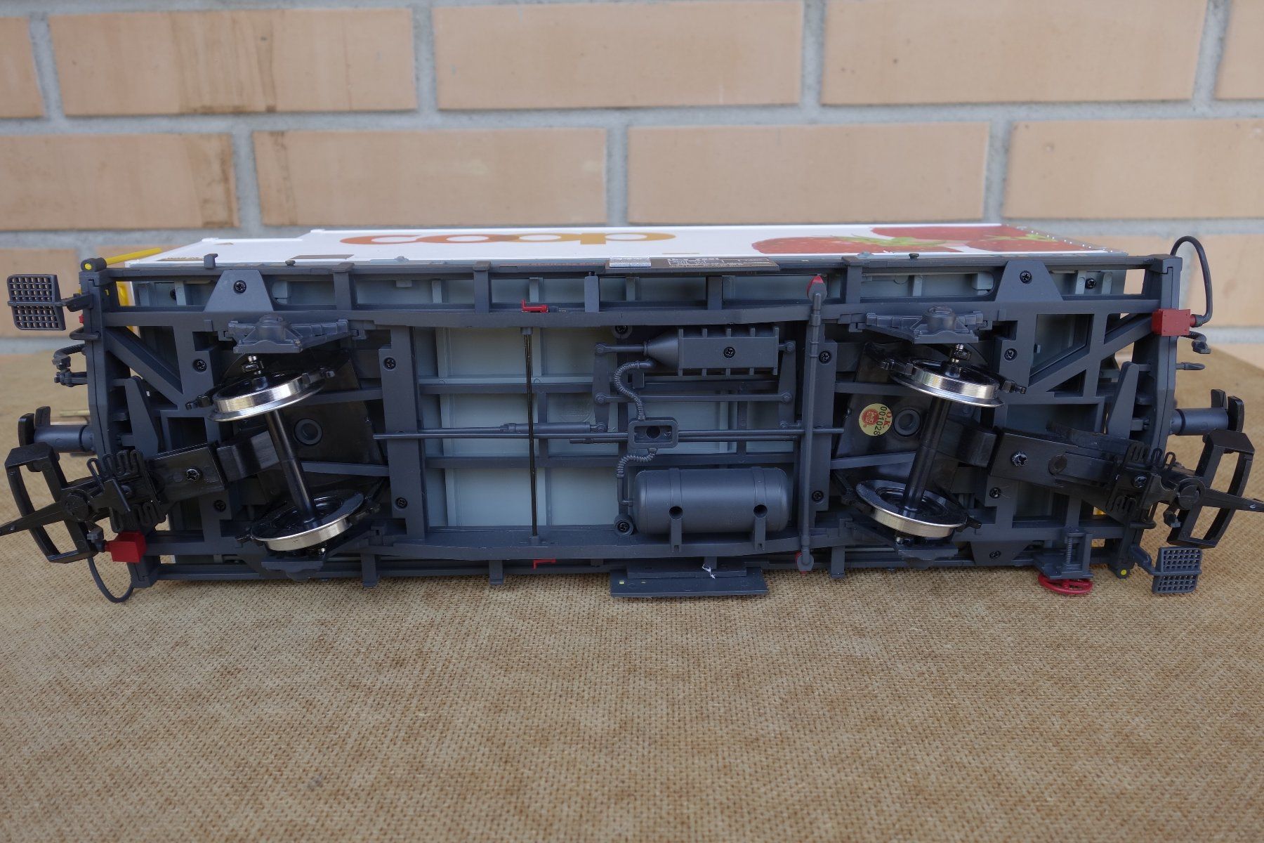 LGB Modelleisenbahnen: Rh.B Containerwagen LGB 45893 Erdbeere selten – Gebraucht aus Kappelen von Somsom02 4