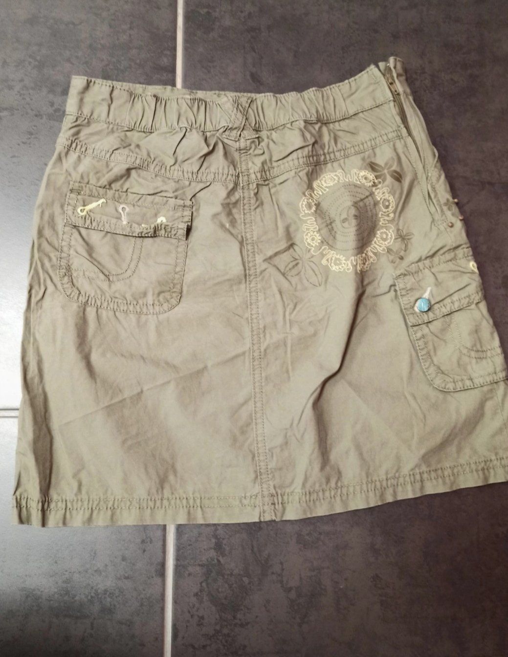 Vestiti & Gonne: jupe fille 10 ans kaki – Usato da Leytron venduto da SoniaGreen