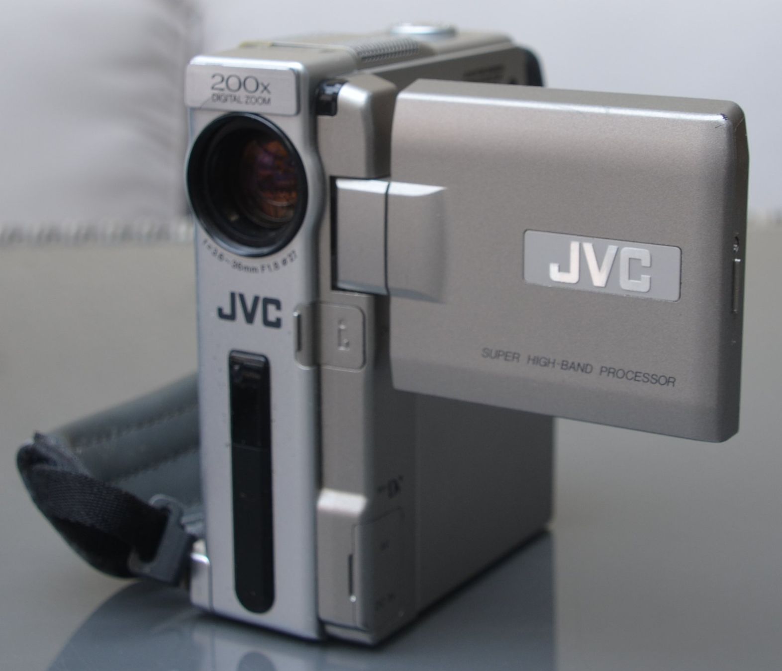 JVC Videocamere: JVC GR-DVX44E Camcorder MiniDV / caméscope – Usato da Collonges venduto da arashee 1