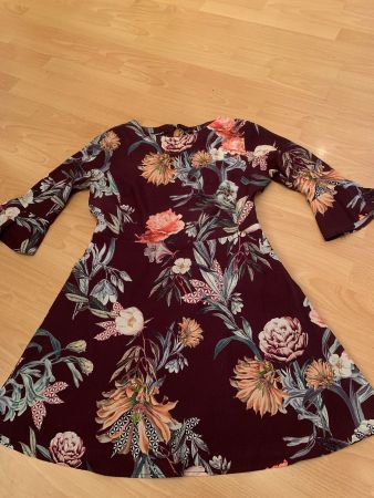 Jolie robe neuve Cerezas t. L
