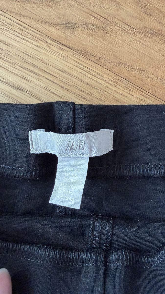 H&M Gonne: Schwarzer Minirock H&M – Usato da Meiringen venduto da marinaz123 2