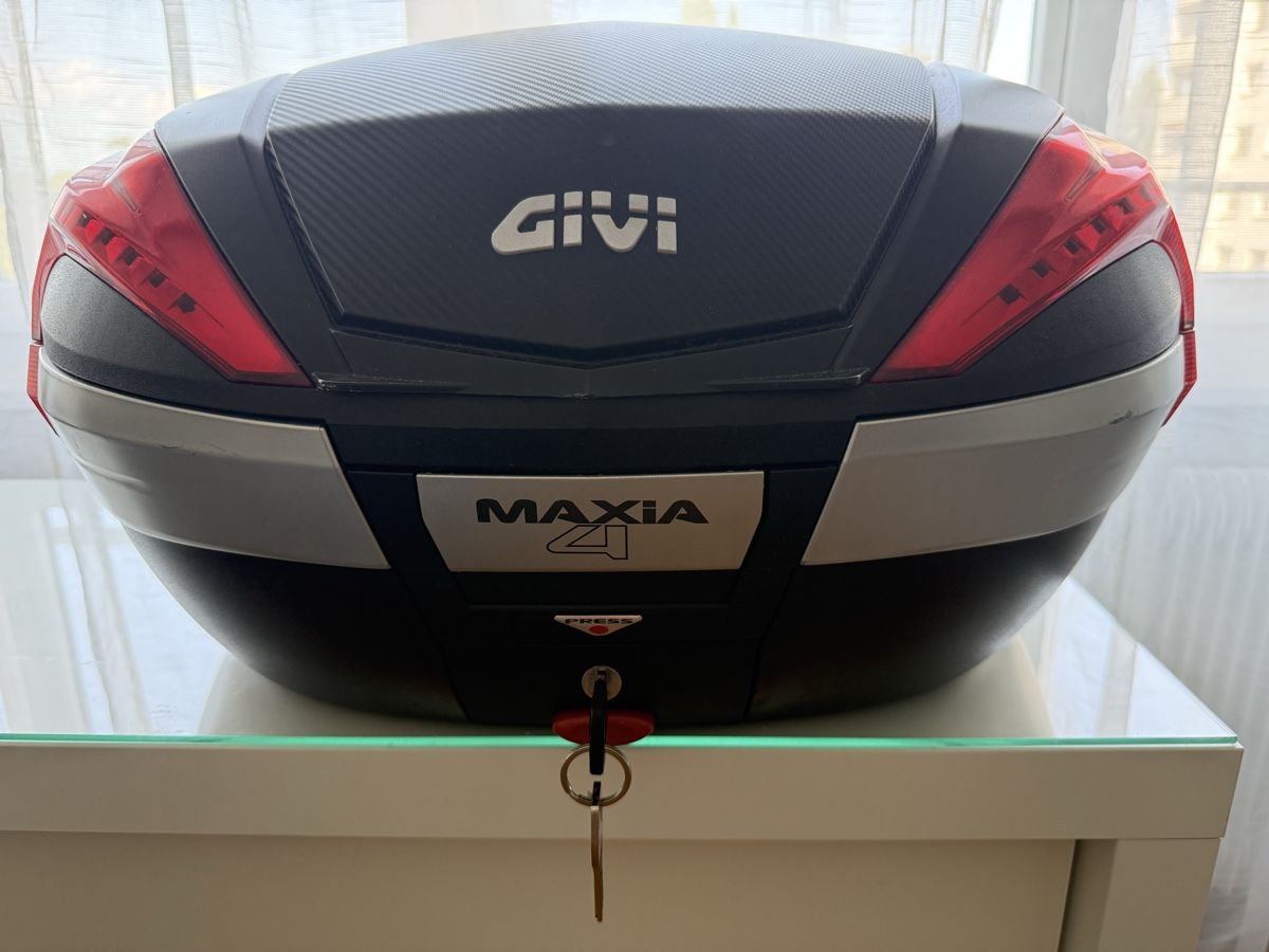 Givi Topcase: Top case for motorbike/scooter.   – Nuovo (secondo la descrizione) da Le Grand-Saconnex venduto da jor_7stl