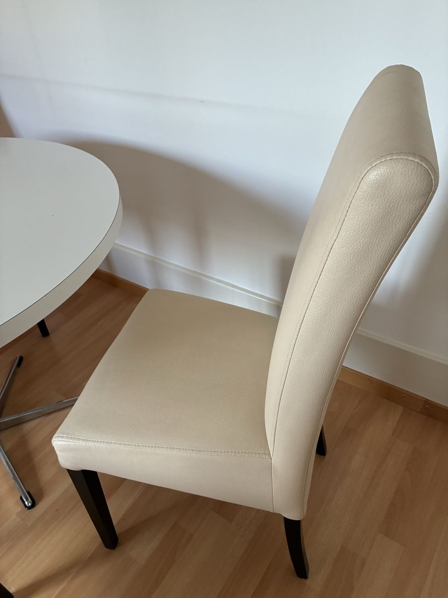 Tischset: Runder Tisch + 4 Stühle – Gebraucht aus Bern von wisemagpie 6