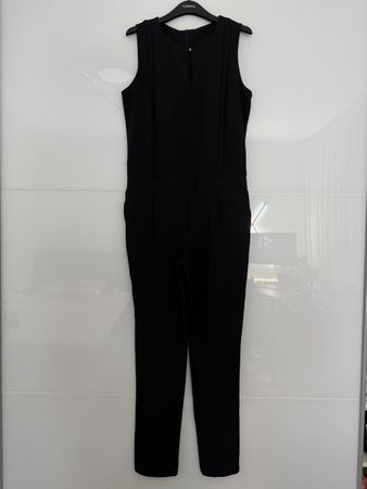 Schöner schwarzes Overall (Jumpsuit)