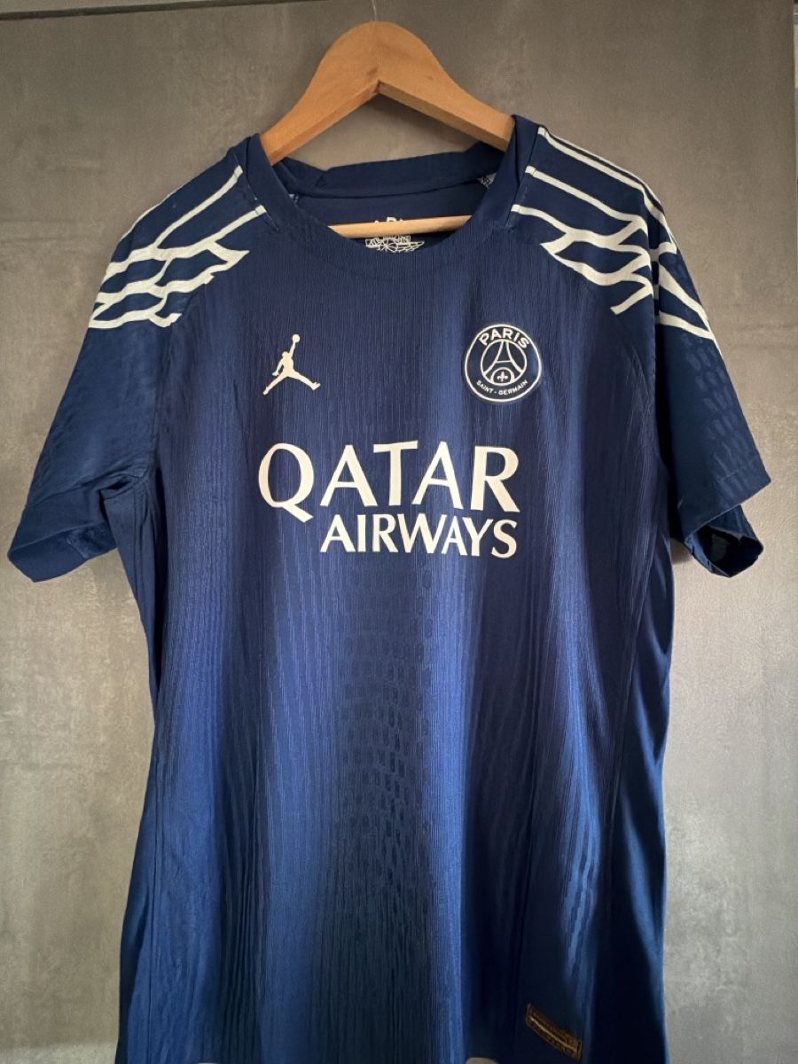 Jordan Maillots de corps & Pantalons: Maillot PSG Hakimi 2 taille L – D'occasion à La Croix-de-Rozon par rayyan_przs 1