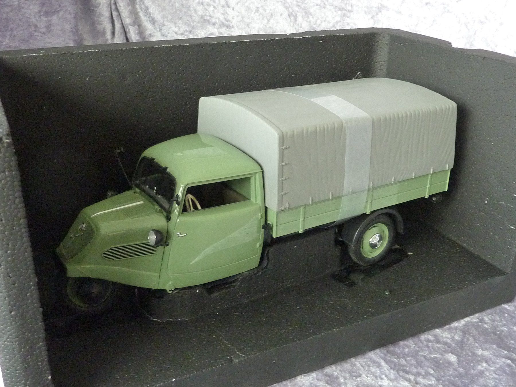 Minichamps Modellini d'auto: Tempo Dreirad 1952  1:18 – Nuovo (secondo la descrizione) da Dürrenäsch venduto da modellautos4you 1