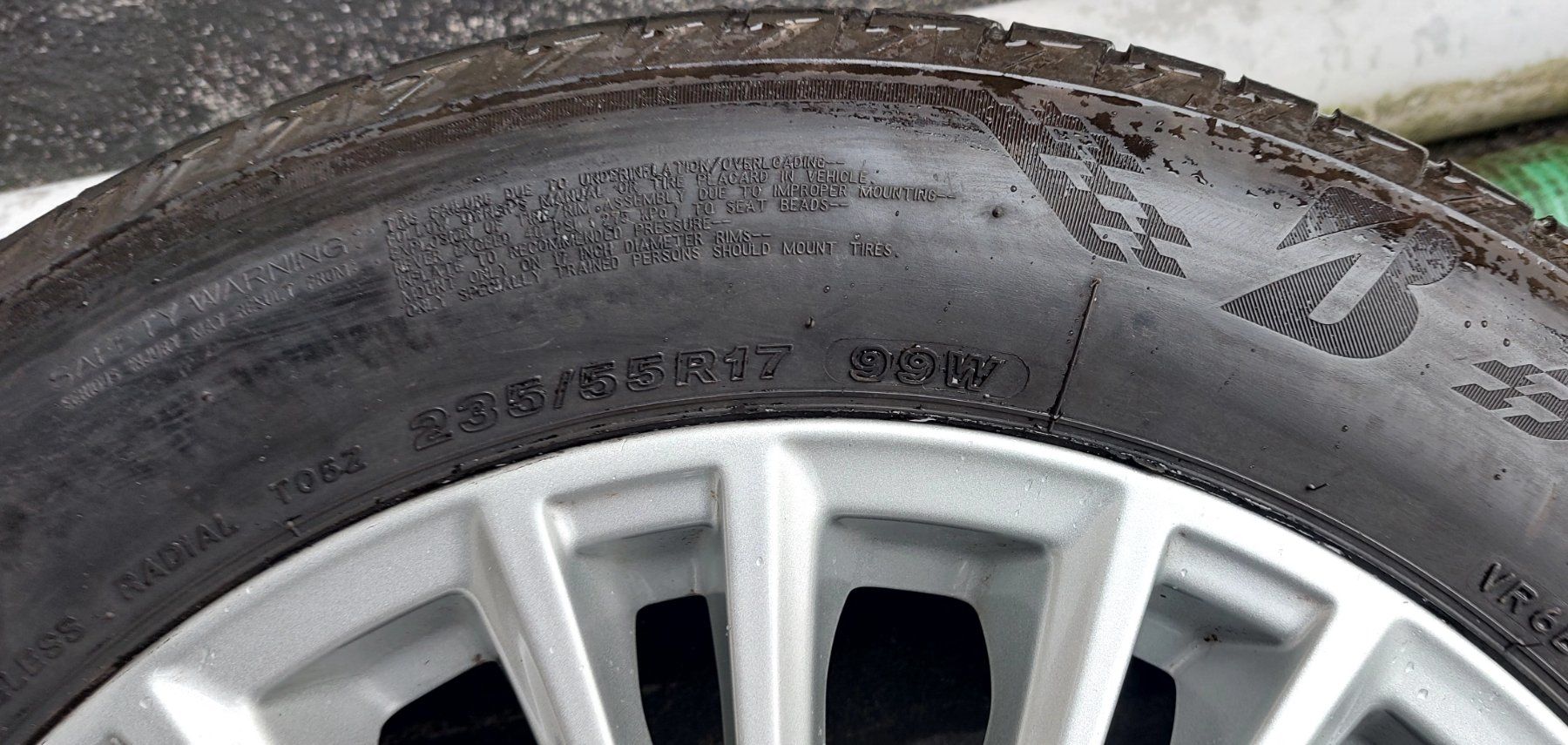 Ford Pneumatici & Ruote complete: 235 55 17 Ford S-Max / Galaxy – Usato da Buchs venduto da Loreanda 3