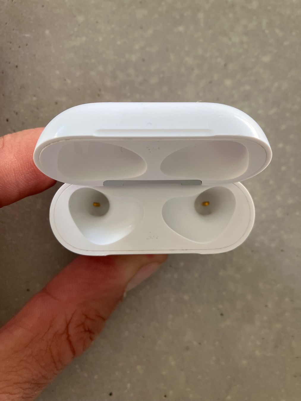 Apple Kopfhörer: Apple AirPods 3 Case – Gebraucht aus Lausanne von mr.v 3