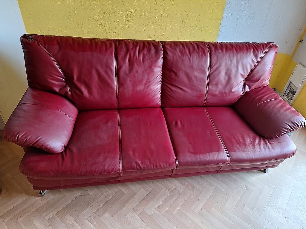 Divani: Zwei Sofas zu verkaufen mit zwei und drei Sitzplätzen – Usato da Krattigen venduto da Sumakra