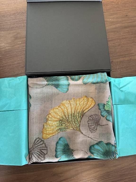 Patek Philippe Foulards & écharpes: Original Patek Philippe Schal Kaschmir, VIP Geschenk – Neuf avec emballage d'origine à Bettlach par MarcellaCorbetti 1