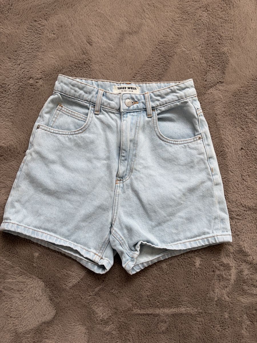 Tally Weijl Jeans: Jeans Shorts Tally Weij  – Nuovo (secondo la descrizione) da Balgach venduto da Miisarah