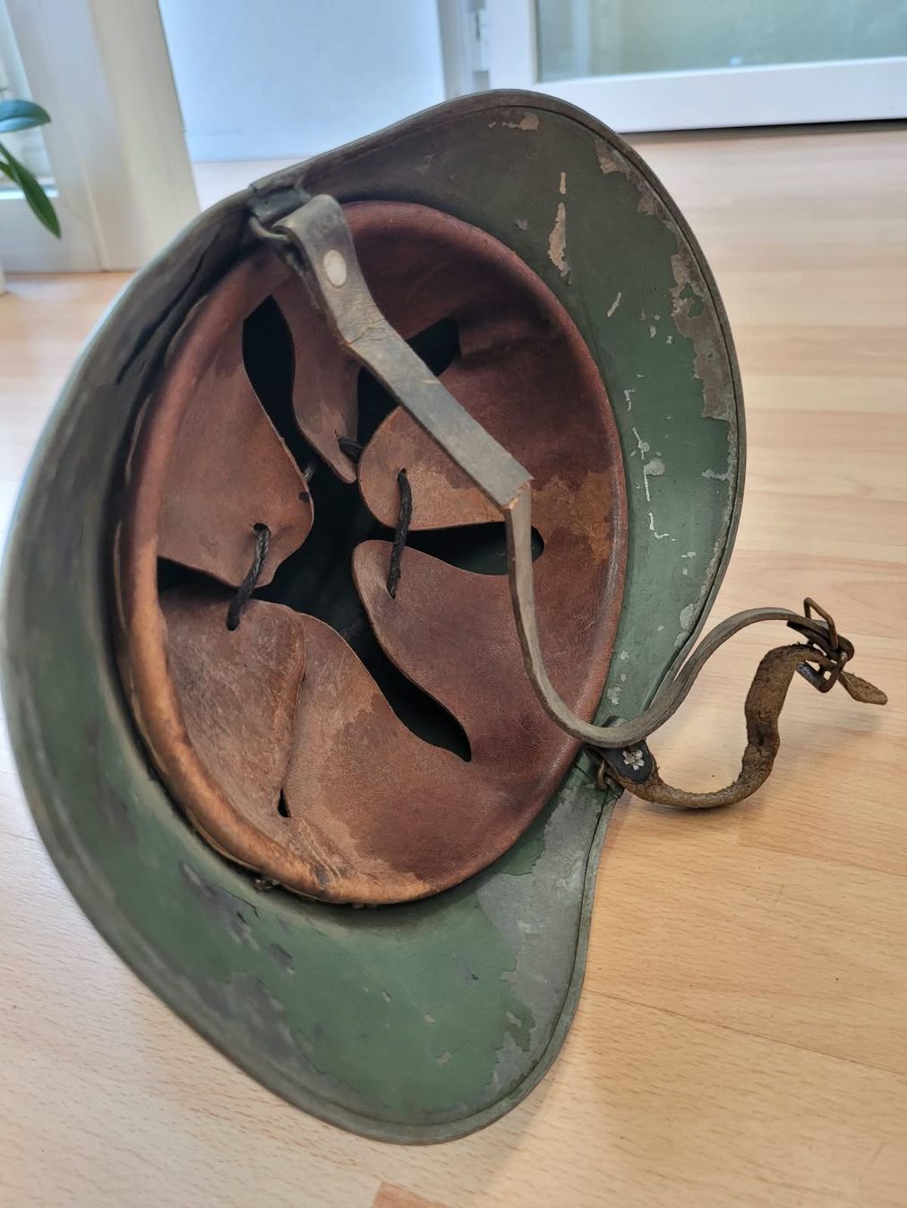 Feuerwehr: Antiker Schweizer Feuerwehrhelm ca. 1920er – Gebraucht aus Sonceboz-Sombeval von ter_9rc5 6