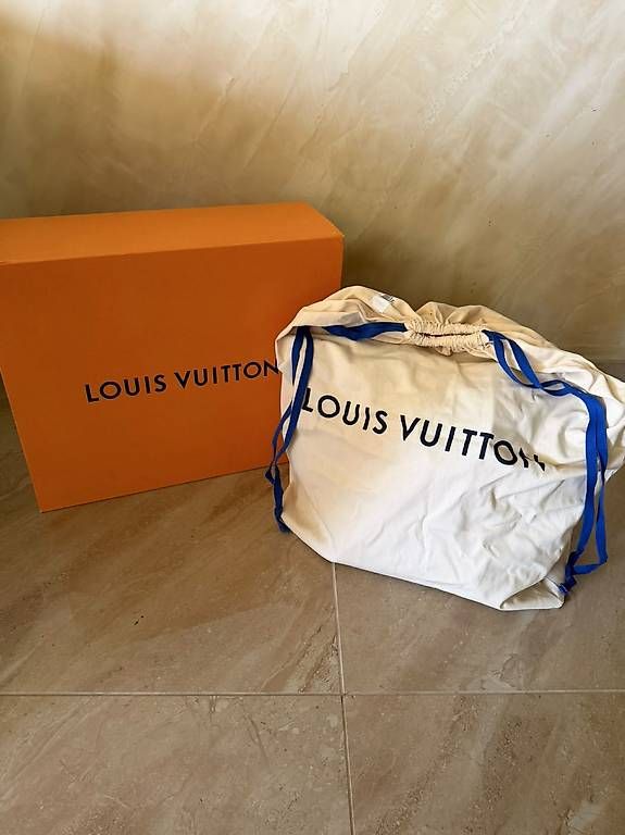 Sacs: Louis Vuitton Cabas Light Monogram Eclipse Black  – D'occasion à Diessenhofen par deu_5fnl 4