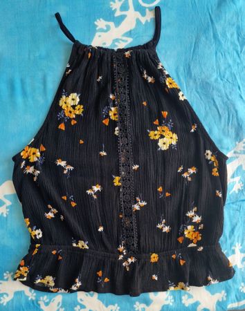 Top donna nero floreale taglia 36 ottimo stato.